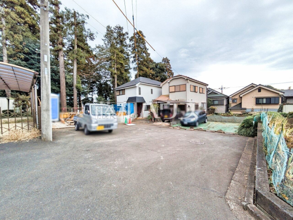 接道状況および現場風景　【所沢市小手指元町３丁目】 建物のプレゼンをさせていただきますので、実際の完成イメージを思い描いていただくことができます。お気軽にお問合せ下さい。 