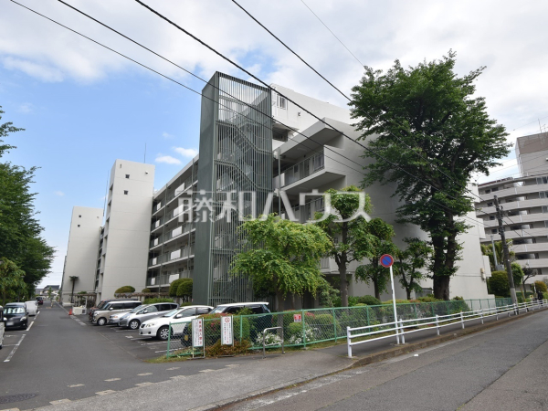 外観　【 東大和グリーンタウン1号棟】
周辺環境はもちろん、日当たりや設備仕様など、実際に行ってみないと分からないことも多くございます。営業担当がご案内いたしますので、お気軽にお問い合わせください。