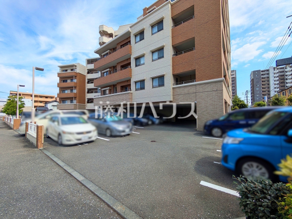 駐車場　【アーサー吉塚ビアンナ】