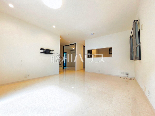 リビングイン階段によりいつも家族を身近に感じられます。「行ってきます」「お帰りなさい」を感じ、コミュニケーションの取れる空間となりそうです。 　【東久留米市八幡町２丁目】