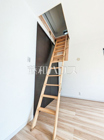 小屋裏収納　【東久留米市八幡町２丁目】