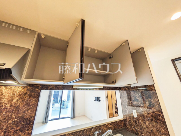 キッチン　たっぷり収納♪　【東久留米市八幡町２丁目】