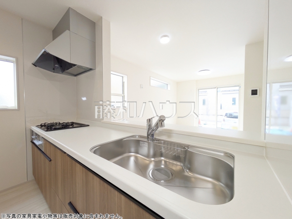 3号棟　使いやすくスタイリッシュなシステムキッチンには、毎日お使いになる方の視点が存分に活かされています。　【立川市上砂町３丁目】