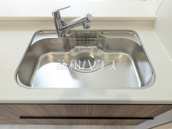 3号棟　いつでもおいしいお水が飲める浄水器一体型水栓も完備。　【立川市上砂町３丁目】