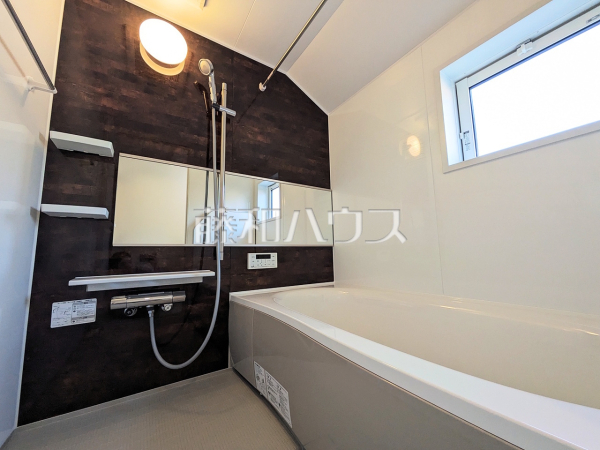 ≪浴室≫ゆったり寛げる1坪タイプのユニットバスで、疲れたからだを癒してあげて下さい。 　【三鷹市北野３丁目】