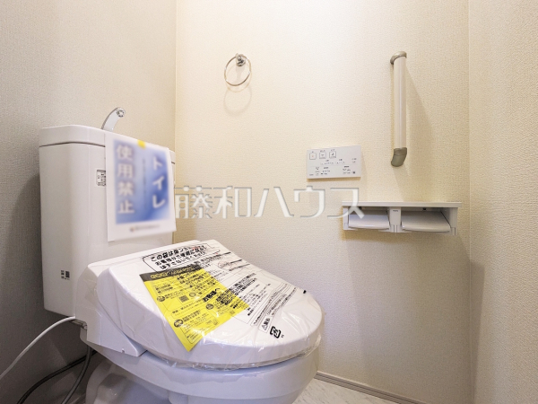 ≪トイレ≫収納力豊富なウォークインクローゼットで、バッグや小物類も片付きます【三鷹市北野３丁目】