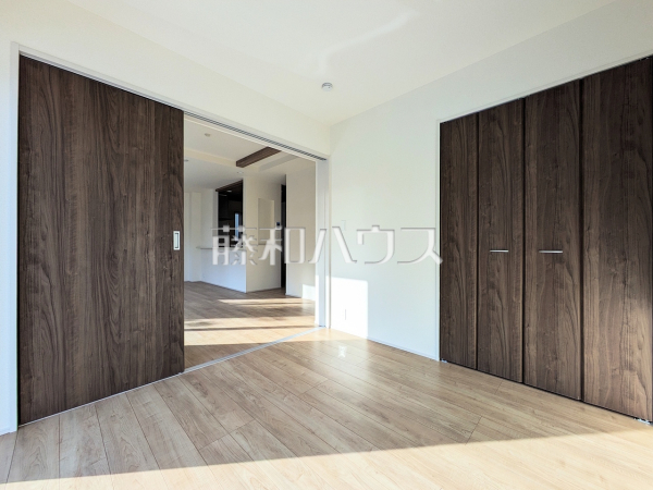 ≪居室≫ 部屋の雰囲気や広さ・眺望・間取りの使い勝手など、是非一度、ご自身の目で確かめてみてください。 【三鷹市北野３丁目】