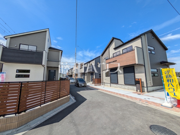 接道状況および現場風景　【府中市四谷４丁目】お住まい探しは、家の良し悪しだけでなく周辺環境も重要なポイントです。ぜひ一度お客様の目でご覧ください。