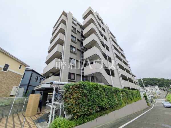 ≪現地外観≫南×西の角住戸のため日当たり・通風良好の開放的なお部屋です◎【ライオンズマンション京王永山】