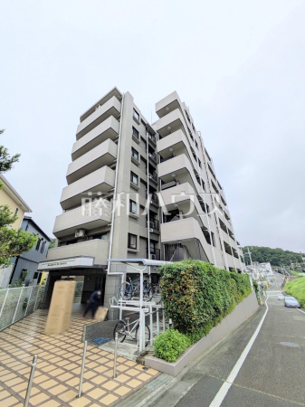 ≪現地外観≫周辺環境はもちろん、日当たりや設備仕様など、実際に行ってみないと分からないことも多くございます。営業担当がご案内いたしますのでお気軽にお問い合わせください☆【ライオンズマンション京王永山】