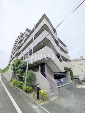 ≪現地外観≫見学はしたいけど、なかなか時間が取れない・・・そんな方に出勤前や仕事終わりにマイホームを見学できるサポートをいたします。【ライオンズマンション京王永山】
