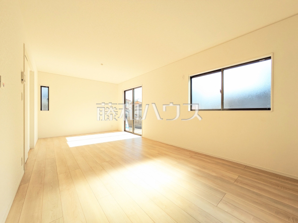 4号棟　リビング　【新座市畑中２丁目】