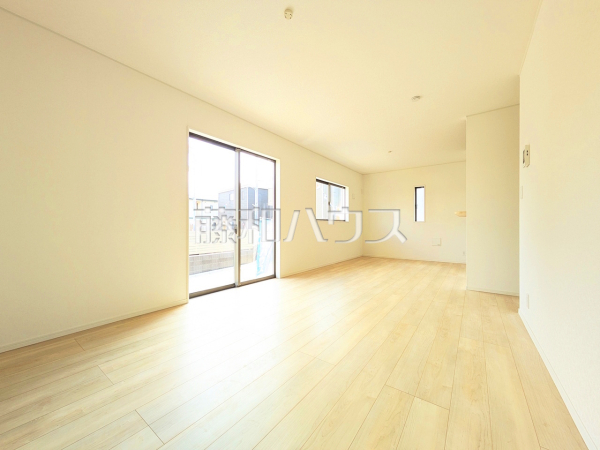 6号棟　リビング　【新座市畑中２丁目】