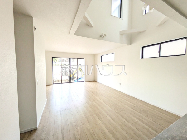 1号棟　リビング　【福岡市東区香椎２丁目】