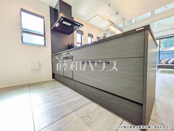  家事をしながらご家族との会話も楽しめる対面キッチン 【杉並区善福寺４丁目】