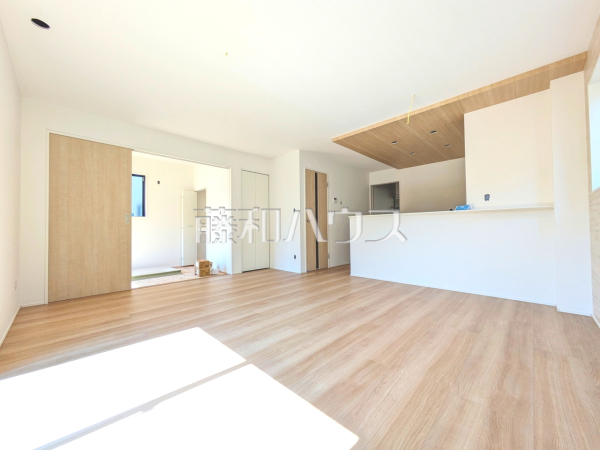 2号棟　リビング　【八王子市石川町】