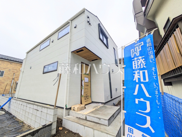 足場が外れて実際の外観が見えてきました。完成までもう少しです。　外観　【練馬区関町北４丁目】