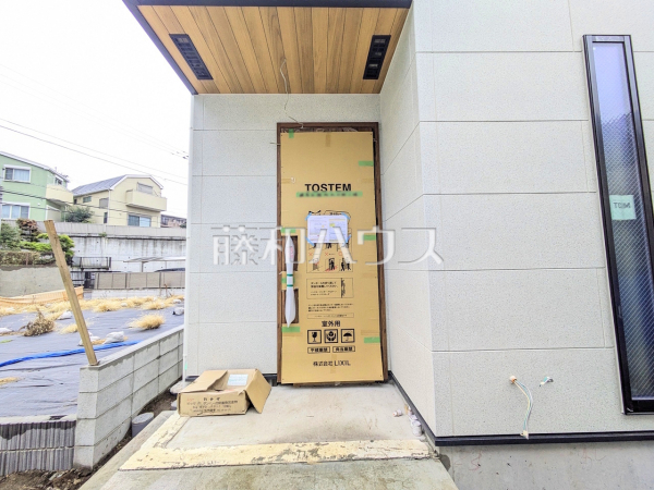 物件の事、諸費用の事など、小さな疑問もお気軽にご連絡・ご相談下さい。　玄関　【練馬区関町北４丁目】