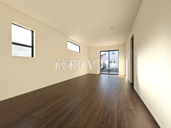 1号棟　リビング　【三鷹市上連雀９丁目】