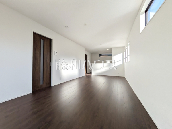 1号棟　リビング　【三鷹市上連雀９丁目】