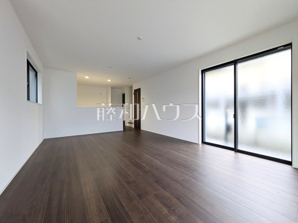 4号棟　リビング　【三鷹市上連雀９丁目】