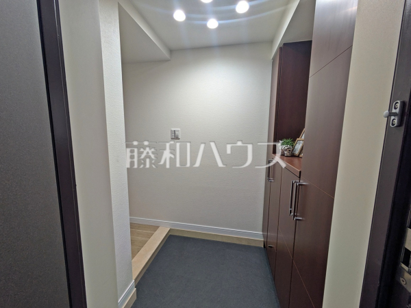 玄関　【ライオンズステーションプラザ勝川弐番館】