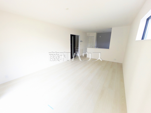 リビング　【北名古屋市久地野北浦】