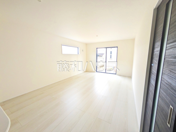 リビング　【北名古屋市久地野北浦】