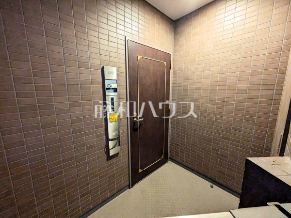 玄関ポーチ　【アールヴェール荻窪北】