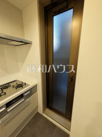 バルコニーへの勝手口　【アールヴェール荻窪北】