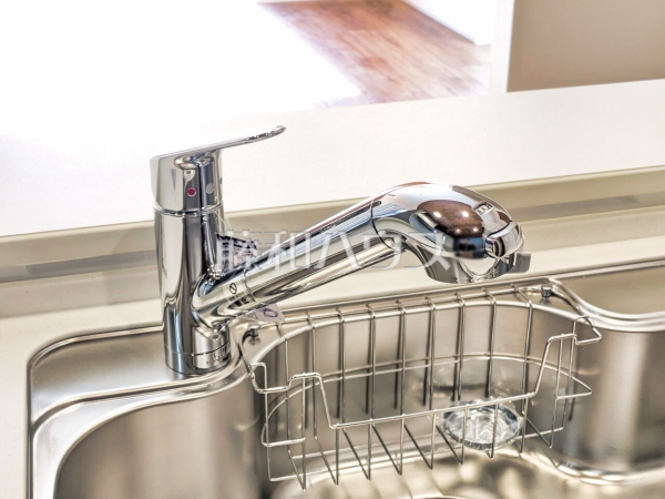 いつでもおいしいお水が飲める浄水器一体型水栓も完備！小さなお子様がいるご家庭も安心です。　【志木市下宗岡４丁目】