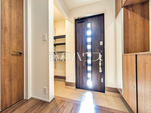 玄関　【志木市下宗岡４丁目】