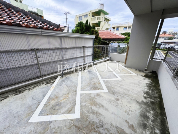 駐輪場　【ディアコート識名】