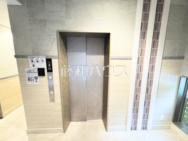 エレベーターホール　【ディアコート識名】