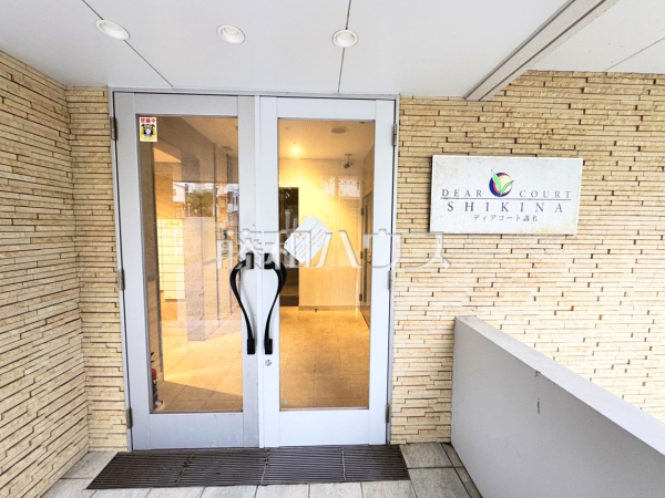 エントランス　【ディアコート識名】