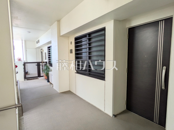 玄関　【グランデ・プレミアムビスタ野嵩EAST】