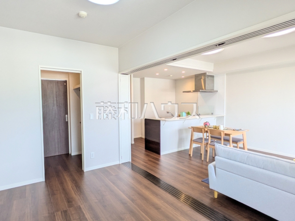 リビング　【グランデ・プレミアムビスタ野嵩EAST】