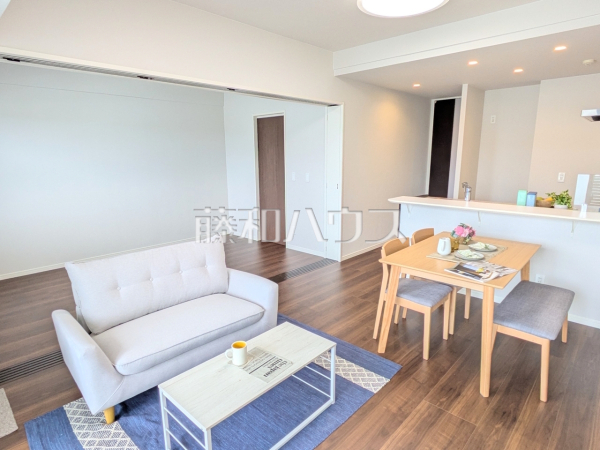 リビング　【グランデ・プレミアムビスタ野嵩EAST】