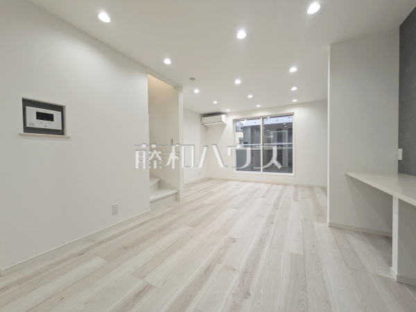 C号棟　リビング　【中野区沼袋２丁目】