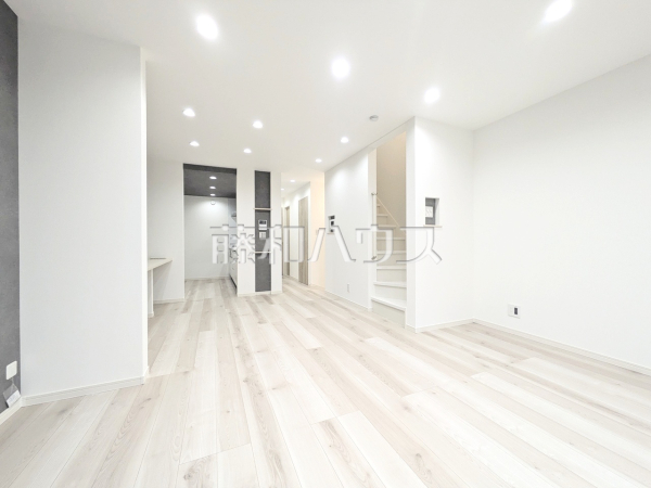 C号棟　リビング　【中野区沼袋２丁目】