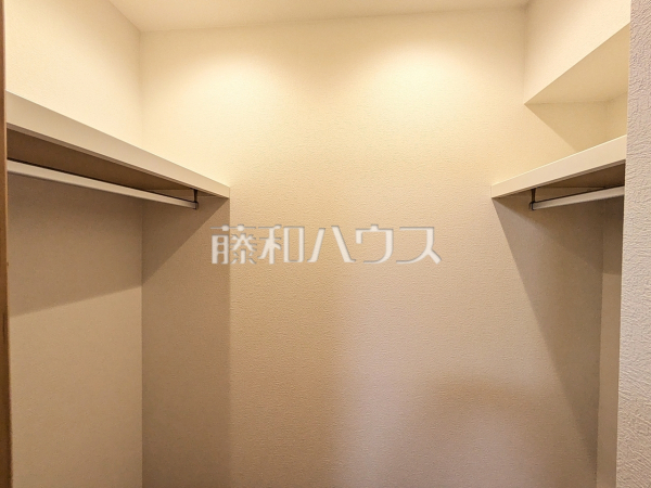 ウォークインクローゼット　【コートヴィレッジ那覇】