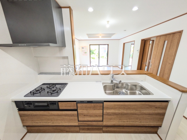 2号棟　システムキッチン　【うるま市前原】