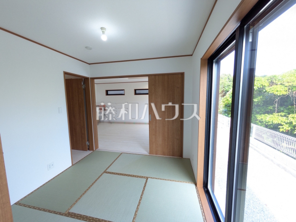 2号棟　1Fリビング隣の和室　【うるま市前原】