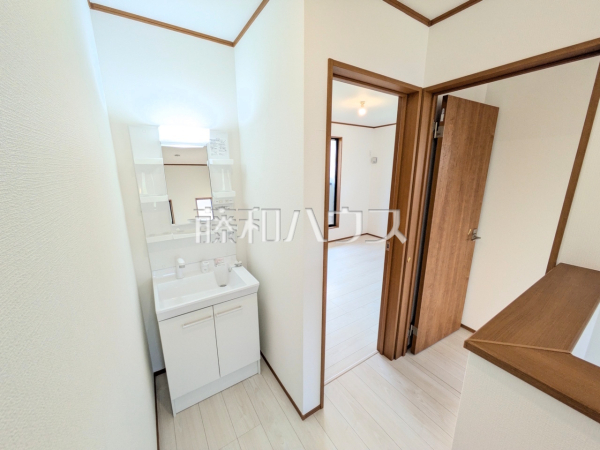 2号棟　2F洗面台　【うるま市前原】