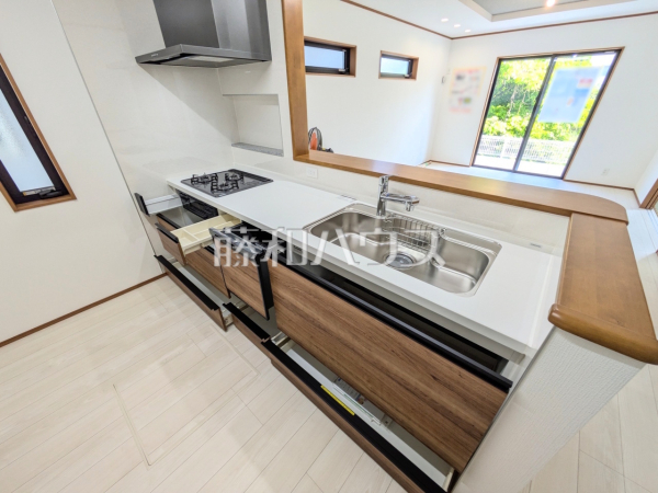 2号棟　システムキッチン　【うるま市前原】