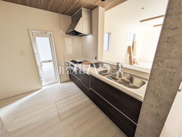 1号棟　キッチン　【福岡市東区美和台３丁目】