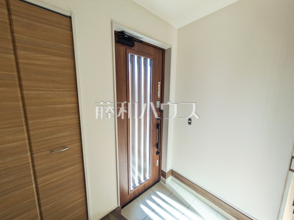 2号棟　玄関　【福岡市東区美和台３丁目】