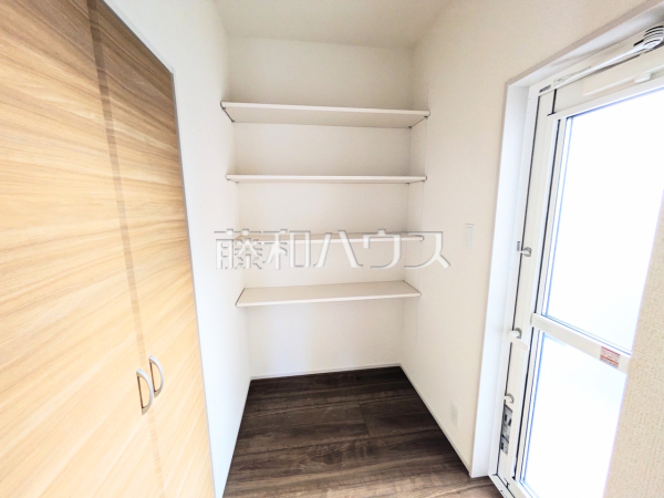 2号棟　勝手口つきパントリー　【福岡市東区美和台３丁目】