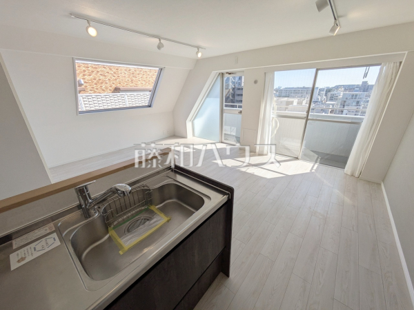 リビング　【いづみハイツ芦花公園】