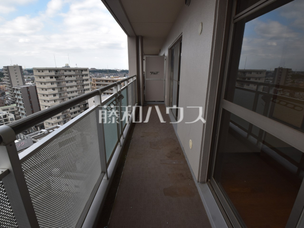 広々としたワイドバルコニーで、お洗濯物も気持ちよく干せますね♪
バルコニー　【クレアビューコート清瀬駅前】